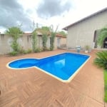 Casa com 3 suítes plenas, área gourmet com churrasqueira e piscina. Casa de Rua com 4 Quarto(s) e 3 banheiro(s) à Venda, 312 por R$ 790.000 no setor Setor Criméia Oeste TA18556