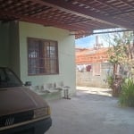 Casa 2 quartos, quintal,  1 vaga mais  barracão 2 cômodos nos fundos .