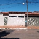 Casa de Rua - Casa 3 quartos, sendo 1 suíte