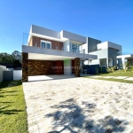 Sobrado composto por 3 suítes, sendo uma suíte master com banheira, living moderno com lareira composto por 3 ambientes,  sala de estar e jantar , abe