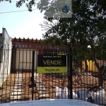 Casa para venda com 4 dormitórios, sendo 1 suíte, terreno de 400 m2, necessita de reforma completa, oportunidade de investimento e moradia.