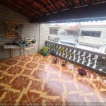 Sobrado para venda com 184m² e 4 quartos.