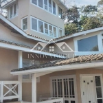Sobrado para venda tem 628m² com 5 quartos.