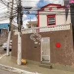 Sobrado à venda em Santana 3 dormitórios e sem vaga.