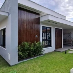 Casa alto padrao a poucos metros da praia