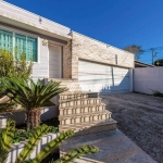 Casa térrea com edícula no Guaíra, 4 quartos na casa, 1 quarto na edícula, 5 vagas, quintal, escritório e área gourmet com churrasqueira.