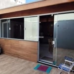 Casa 180m² (250m² terr.), 3qt (1 suíte), 2 vagas, coz. planejada, porcelanato.