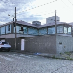 Casa de 8 dormitórios no bairro Meia Praia