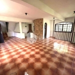 CASA À VENDA COM TERRENO DE 1500 M², POÇO ARTESIANO, 4 DORMS (2 SUITES), 3 SALAS, SENDO 1 COM LAREI