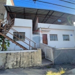 Duas casas com galpão no Jardim de Alá