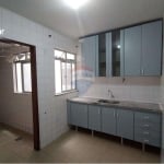 Apartamento locação, dois quartos, cozinha com armários, 1 vaga de garagem, no Mundo Novo