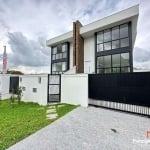 Casa com 03 dormitórios no América em Joinville