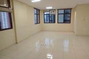 Oportunidade Imperdível: Sala Comercial à Venda ou Locação na Chácara Santo Antônio, São Paulo-SP - 42m², 2 Banheiros!