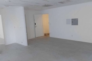 Oportunidade imperdível: Sala comercial de 80m² em Pinheiros, São Paulo - 3 salas, 1 banheiro, 2 vagas de garagem. Amplo Workplace + salas de reunião.