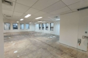 Oportunidade única em Pinheiros: Sala Comercial de 120m² com 4 Banheiros e 2 Vagas!