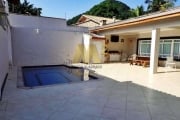 Casa com 3 dorms, Canto do Forte - R$ 2.3 mi