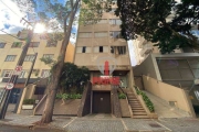 Apartamento à venda no Edifício Ilha da Madeira no centro de Londrina. Com 3 quartos, com armários, 2 banheiros, cozinha e sala em dois ambientes, com