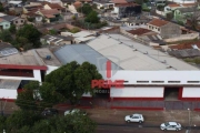 Barracão para venda e locação no Jardim Morumbi em Londrina.  Comercial com 2.000m² útil, sendo 1.500m² de barracão, pé direito 7metros, 2 portas com