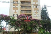 Apartamento à venda no Edifício Estelamaris, no centro de Londrina. Possui três quartos, sendo um suíte, sala para dois ambientes com sacada, piso cer