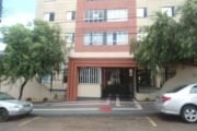 Apartamento à venda no Edifício Mar Del Plata no centro de Londrina. Possui três quartos, sendo um suíte, sala, cozinha, área de serviço, banheiro soc