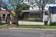 Casa com 2 quartos à venda na Rua Carlos Huber, 755, Três Figueiras, Porto Alegre