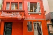 Casa com 4 quartos à venda na Rua Felipe Camarão, 66, Rio Branco, Porto Alegre