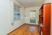 Casa com 2 quartos à venda na Avenida Ipê, 280, Vila Jardim, Porto Alegre