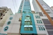 Apartamento mobiliado quadra mar com 03 dormitórios e 01 suíte e 02 demi no Centro de Balneário