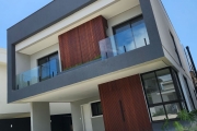 Casa com 3 suites em condominio fechado.