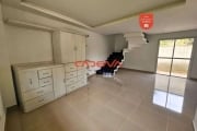 Sobrado Triplex com 3 quartos e 2 vagas para aluguel no Campo Comprido