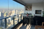 Apartamento com 2 dormitórios, 3 banheiros, 2 vagas de garagem.