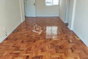 Apartamento à venda na Aclimação, Reformado, São Paulo-SP: 3 quartos, 2 salas, 1 banheiro, 1 vaga de garagem. Reformado e Aceita Pet