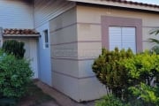 Casa de condomínio com 2 dormitório sendo 1 suíte em São Carlos