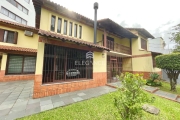 Elegance Imóveis vende casa / sobrado desocupada com 4 dormitórios suíte 7 vagas box/garagem. Vila Ipiranga Porto Alegre