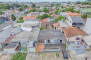 Casa com edícula de frente para rua à venda, com 3 quartos sendo 1 suíte, no Bairro Xaxim, Curitiba/PR.