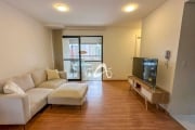 Apartamento semimobiliado à venda, sacada, 02 quartos no Centro de Curitiba/PR.