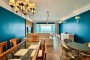 Apartamento reformado frente mar à vena na Praia das Pitangueiras no Guarujá I Omega Imoveis