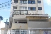 Apartamento de 01 dormitório com sacada e garagem