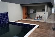 CASA COM PISCINA A VENDA EM ITANHAÉM/SP.