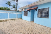 Casa a venda em Itanhaém com 03 dormitórios á 50m do mar .