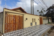 Casa geminada com piscina á venda em Itanhaém/SP.