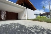 Belíssima Casa Térrea com Design Moderno em Condomínio