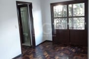 Apartamento de 72,66m² privativos localizado no bairro Teresópolis em Porto Alegre/RS. &lt;BR&gt;&lt;BR&gt;Ótimo apartamento, com 02 dormitórios, dependência com banheiro, área de serviço, imóvel bem 