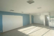 Excelente sala comercial com 43m² com uma vaga de garagem.