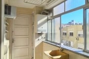 Excelente apartamento 3 Dormitório uma Suíte living com 2 Ambientes e uma vaga coberta.