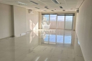 LOCAÇÃO | SALA COMERCIAL | SACADA | COPA | 2 WCS | 2 VAGAS | 94 m² | CENTRO