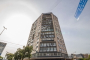 Apartamento 5 dorm, 2 banheiros, 2 salas sendo uma com lareira, 2 sacadas, cozinha, área de serviço e dependência de empregada. São 2 apartamentos transformados em 1 com peças amplas, ensolaradas e be