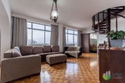 Cobertura duplex de quatro dormitórios no Centro Histórico de Porto Alegre, com vista para o Guaíba e Cidade.&lt;BR&gt;1° pavimento: living dois ambientes com sacada, três dormitórios sendo uma suíte,