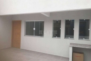 sobrado com 03 dormitórios, 02 vagas de garagem, localização privilegiada.