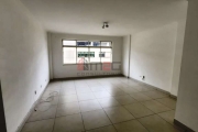 Vende-se apartamento na Água Branca com 3 dormitórios.